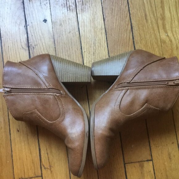 Brown faux leather ankle booties - Picture 3 of 3